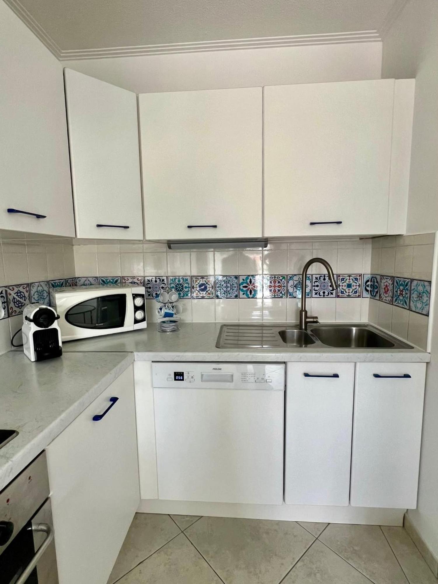 Risso - One Bedroom With Pool, Newly Renovated In Spring 2024 Nisa Exterior foto